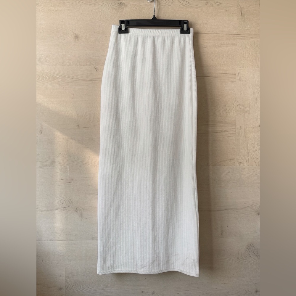 PrettyLittleThing White Ribbed Straight Maxi Skirt